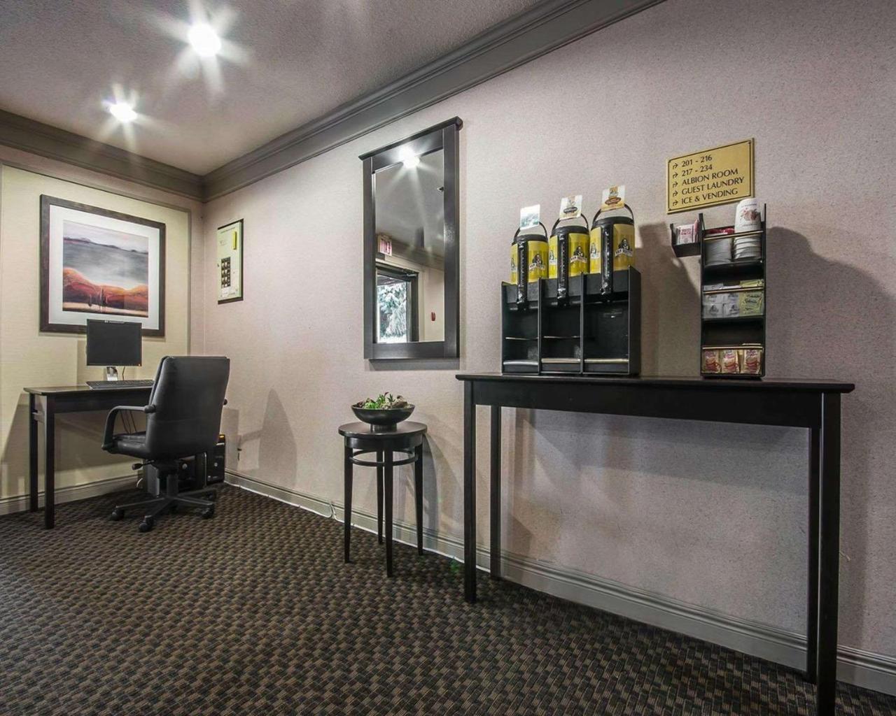 Art Infiniti Hotel Pitt Meadows Eksteriør billede