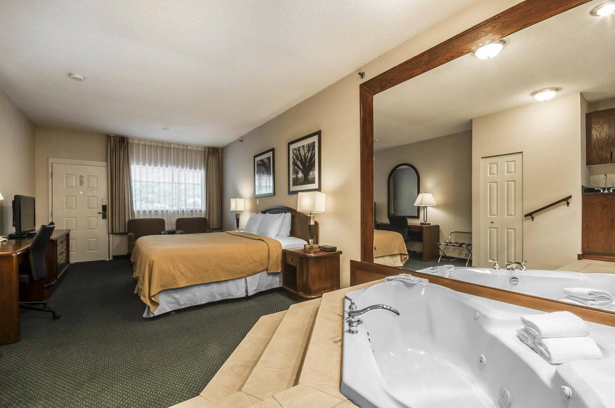 Art Infiniti Hotel Pitt Meadows Eksteriør billede